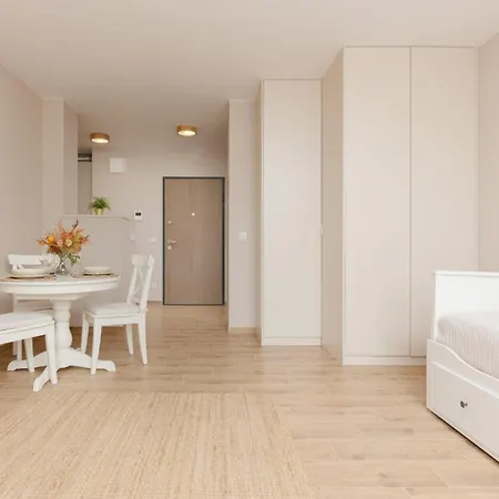 Cozy & Bright Zupnicza By Renters *