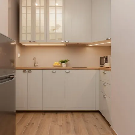 Cozy & Bright Zupnicza By Renters *