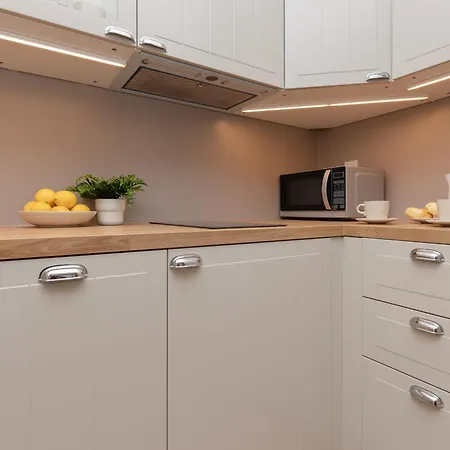 Apartment Cozy & Bright Zupnicza By Renters