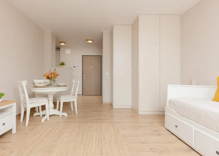 Cozy & Bright Zupnicza By Renters *