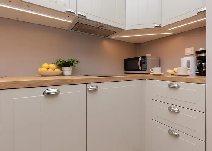 Apartment Cozy & Bright Zupnicza By Renters